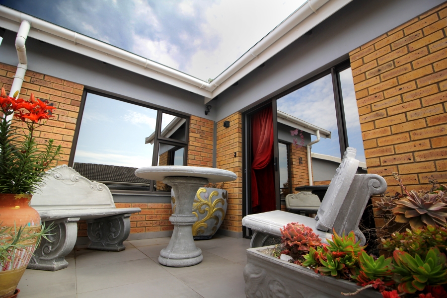 2 Bedroom Property for Sale in Heiderand Western Cape
